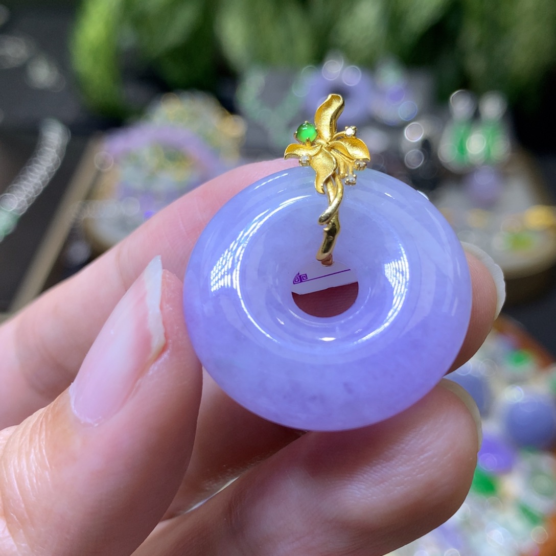 颈饰18K金镶嵌翡翠