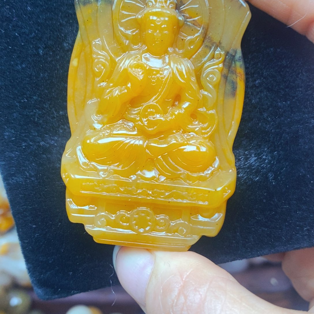 未镶嵌石英质玉（黄龙玉）颈饰