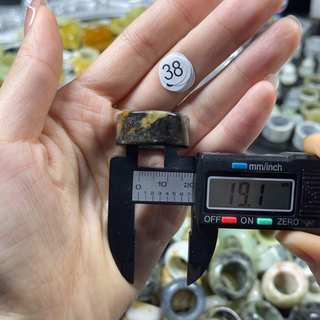 蛇纹石玉未镶嵌戒指