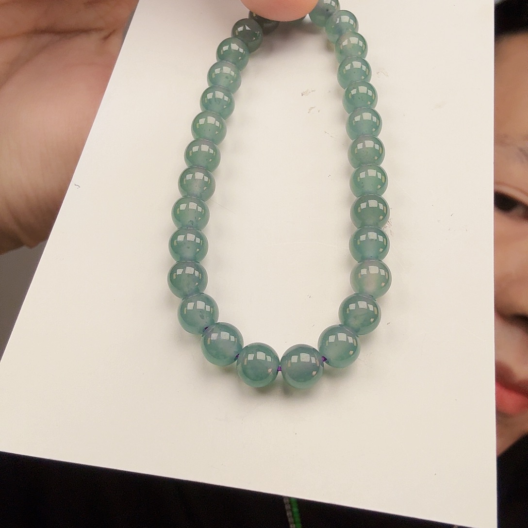 翡翠未镶嵌颈饰一件