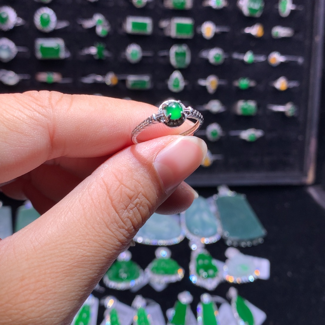 翡翠银S925镶嵌颈饰翡翠