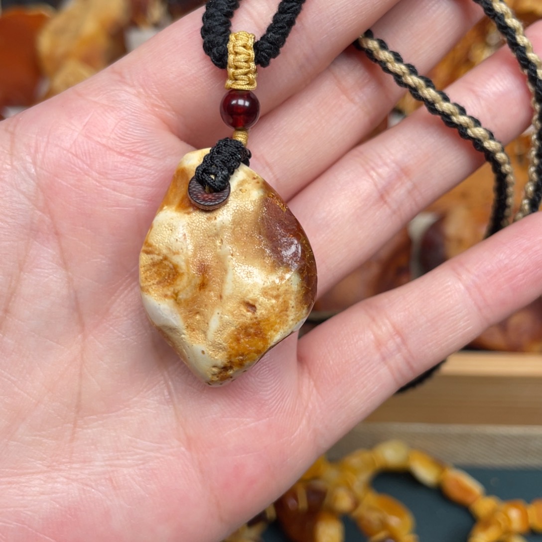 蜜蜡珠宝奇石未镶嵌