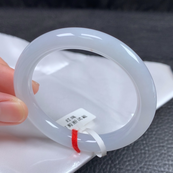 翡翠未镶嵌手镯（圆镯）