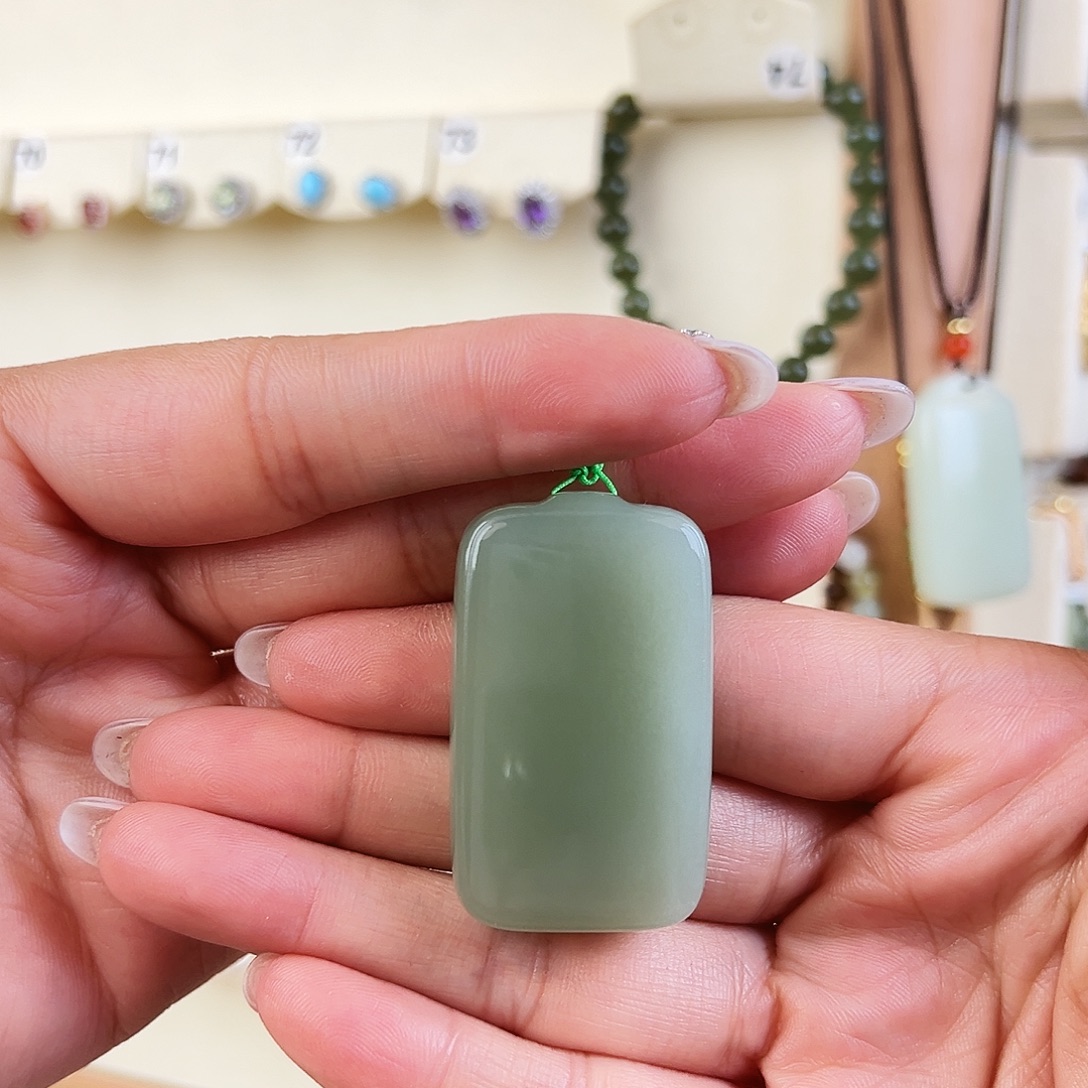 花****和田玉未镶嵌颈饰