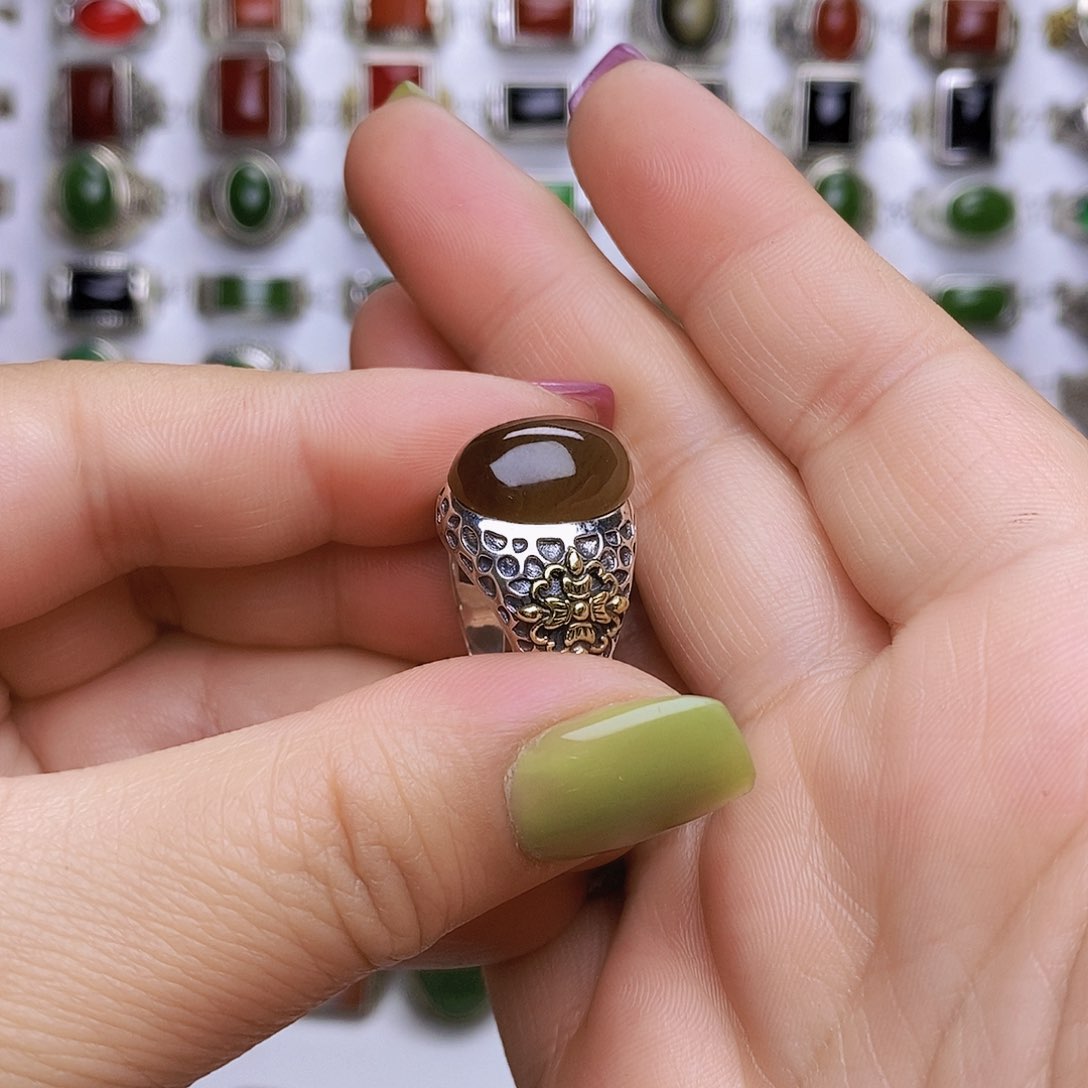 和田玉戒指银S925镶嵌该****?