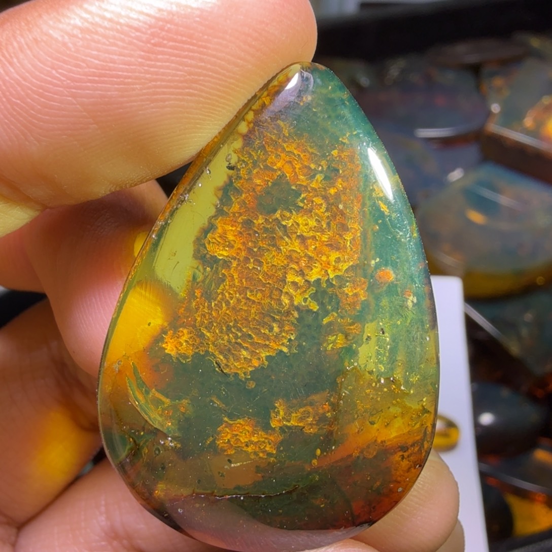 用***1琥珀未镶嵌裸石，，