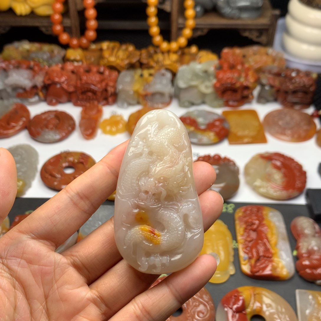 石英质玉（黄龙玉）未镶嵌挂件