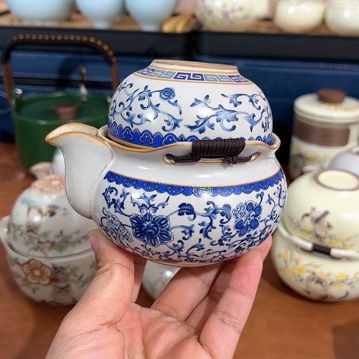 一壶三杯缠枝莲手抓壶