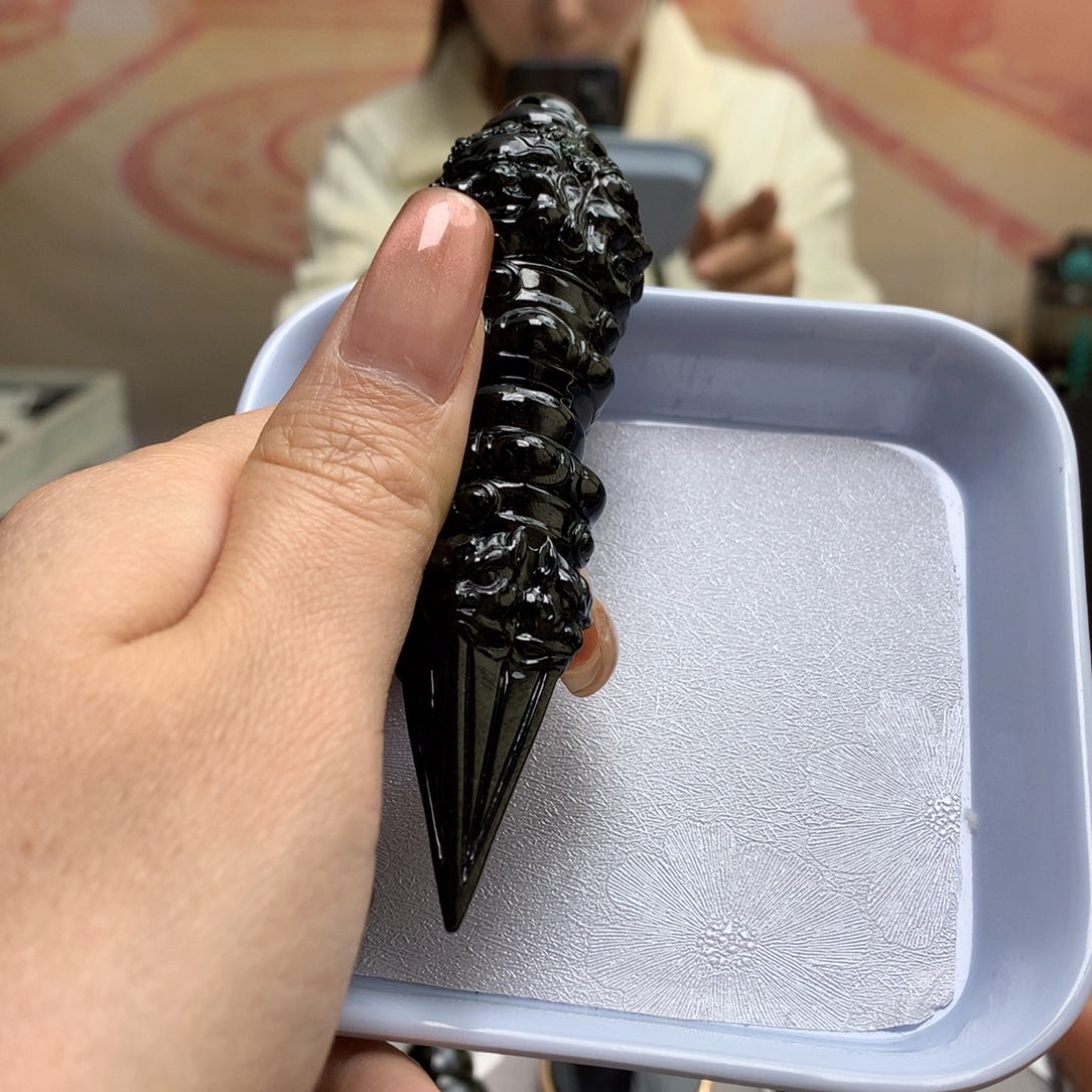 颈饰18K金镶嵌翡翠吊坠