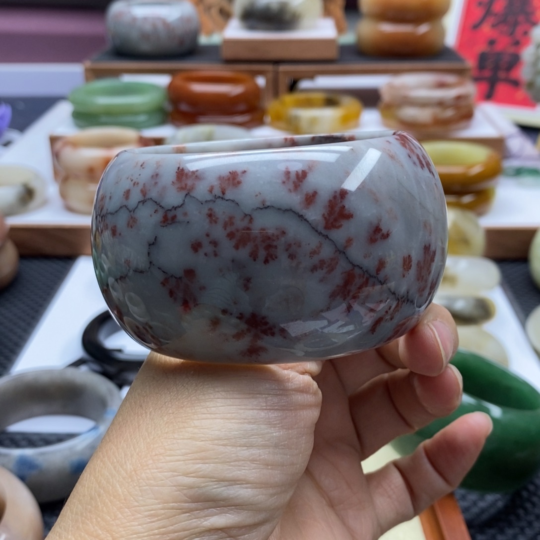 石英质玉手镯未镶嵌人***！