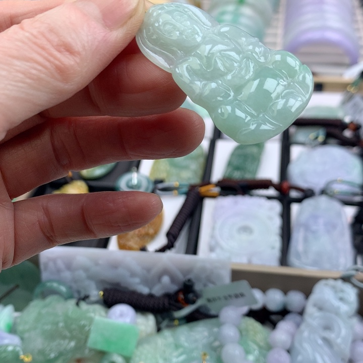 翡翠颈饰18K金镶嵌吊坠