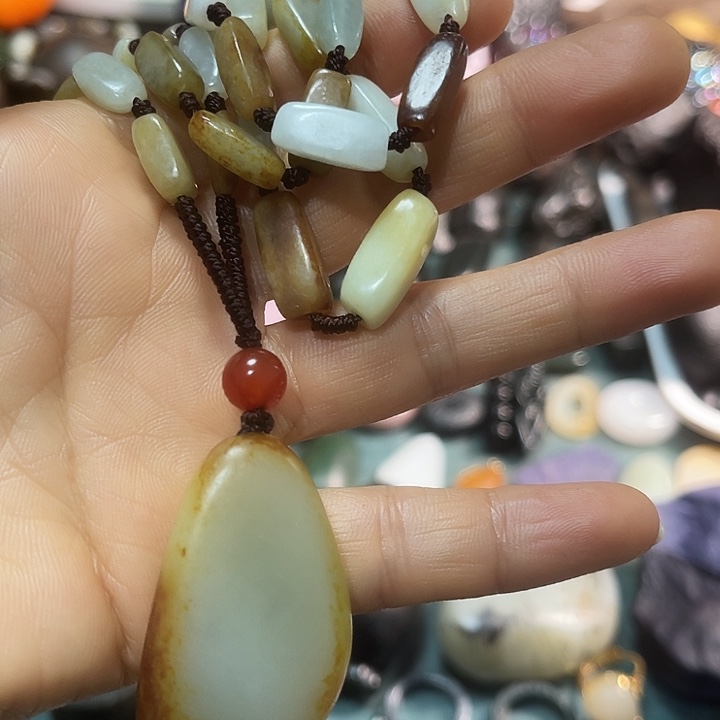 壶***爷玉吊坠4厘米玉连一条