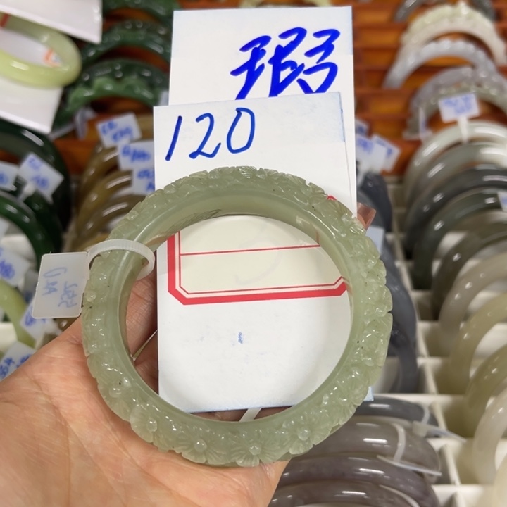 和田玉未镶嵌手镯