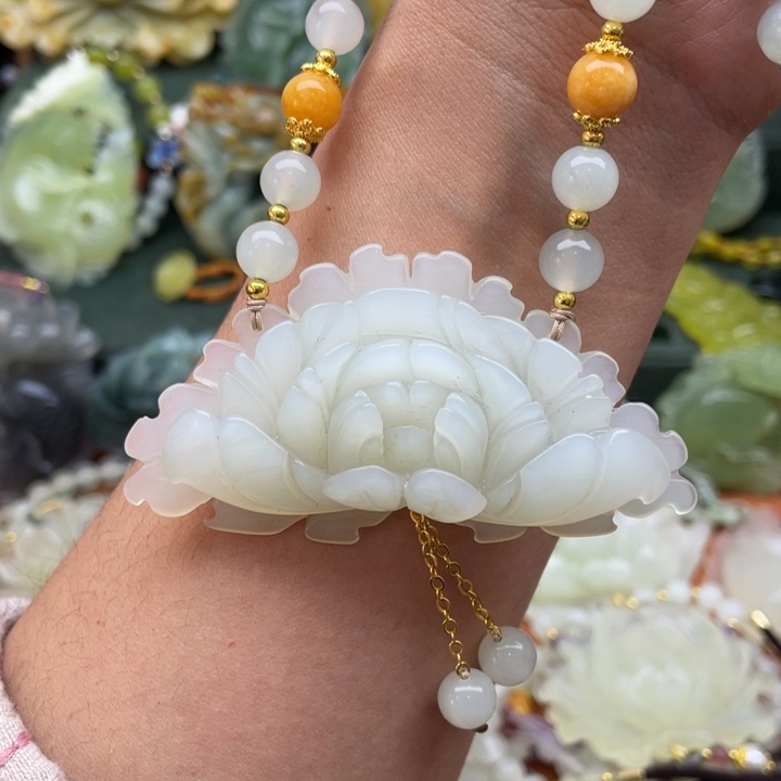 蛇纹石玉未镶嵌吊坠