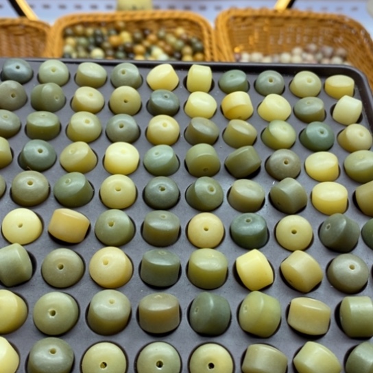 白玉菩提吊坠12青提经纶50卡灯牌宠50