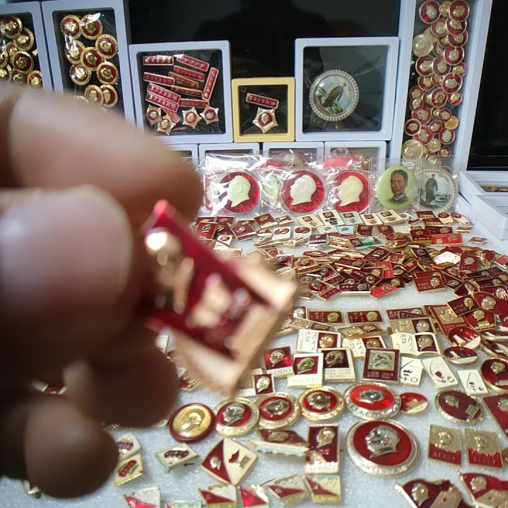 用***1爷爷金属像章纪念