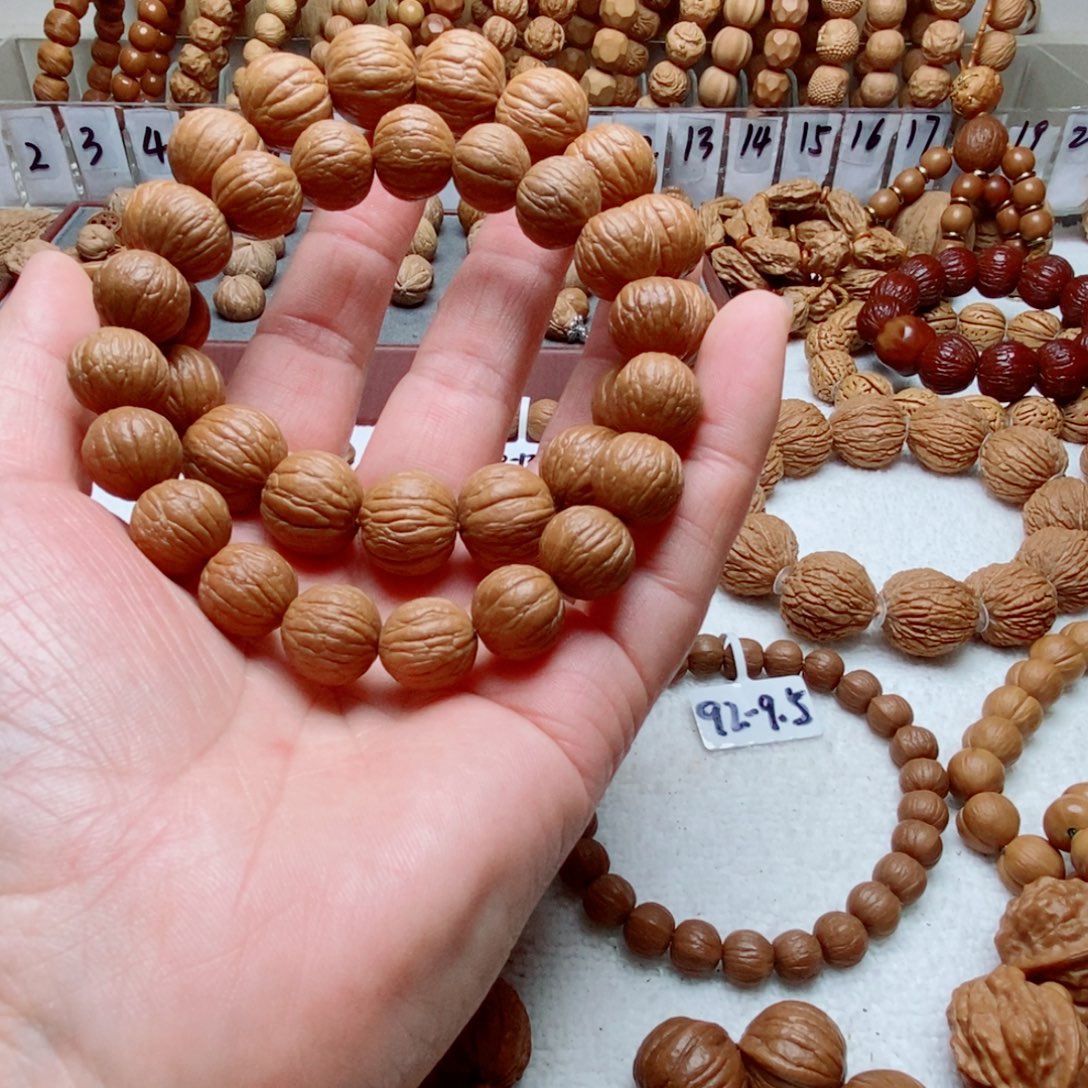 张***生猴头核桃手串聚宝盆