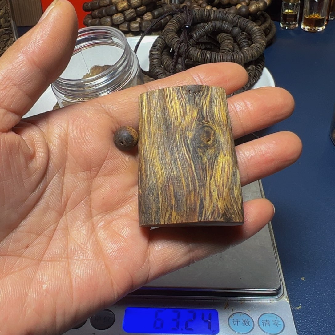 棠***棠棋楠金沙叶小挂件16.9克