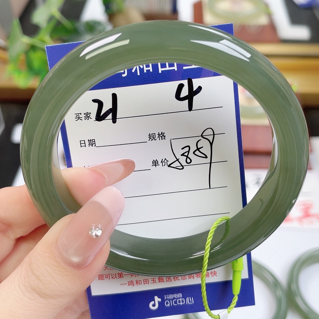 和田玉手镯未镶嵌了*