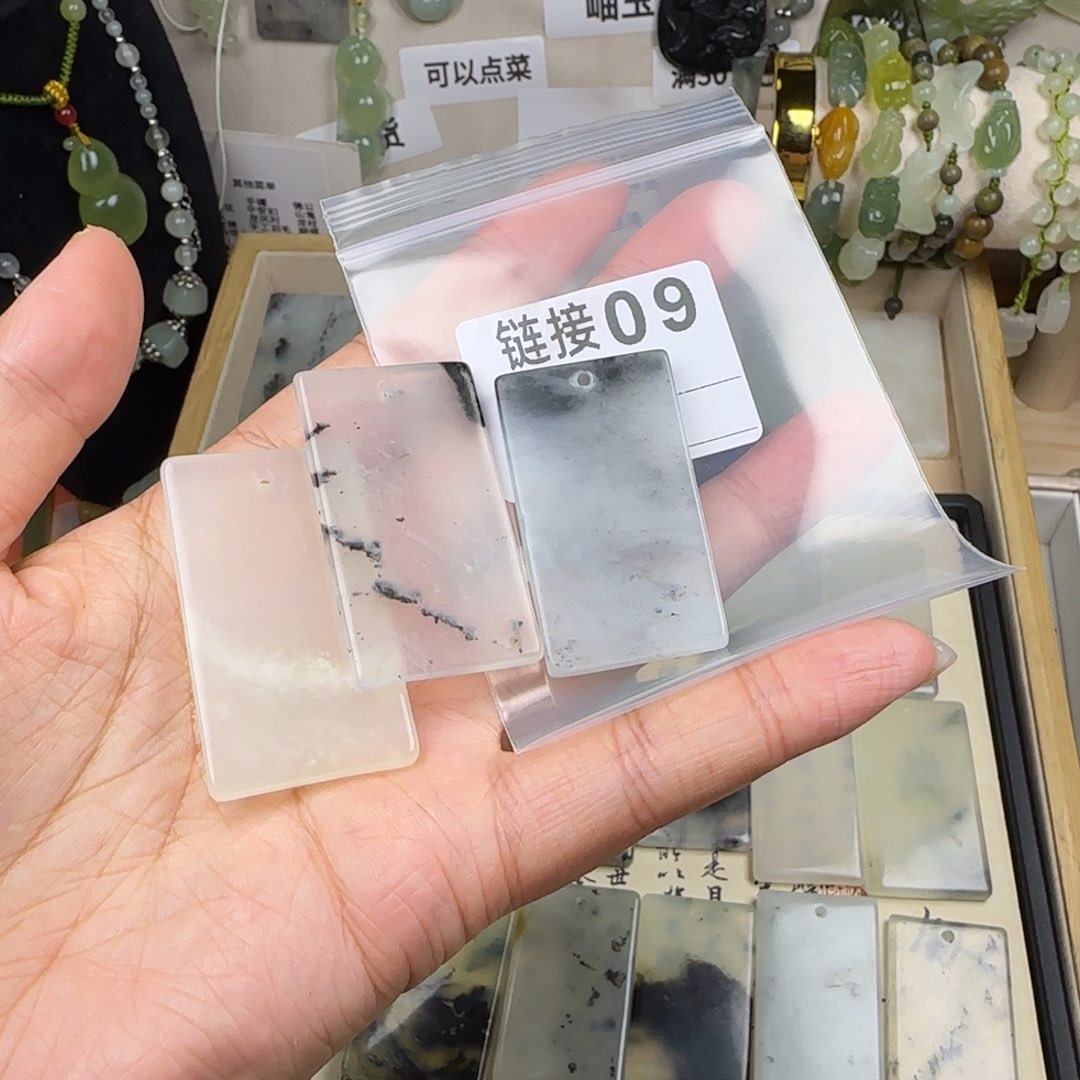 蛇纹石玉岫玉未镶嵌何*正