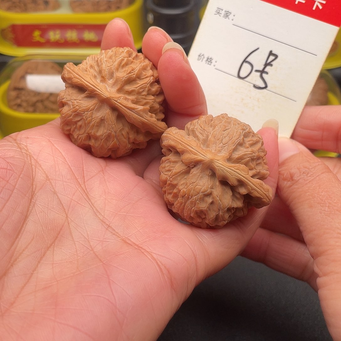 文玩核桃吊坠宫灯