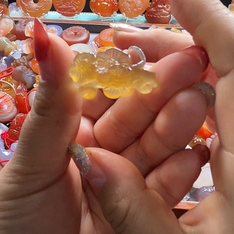 未镶嵌颈饰玛瑙/玉髓语*