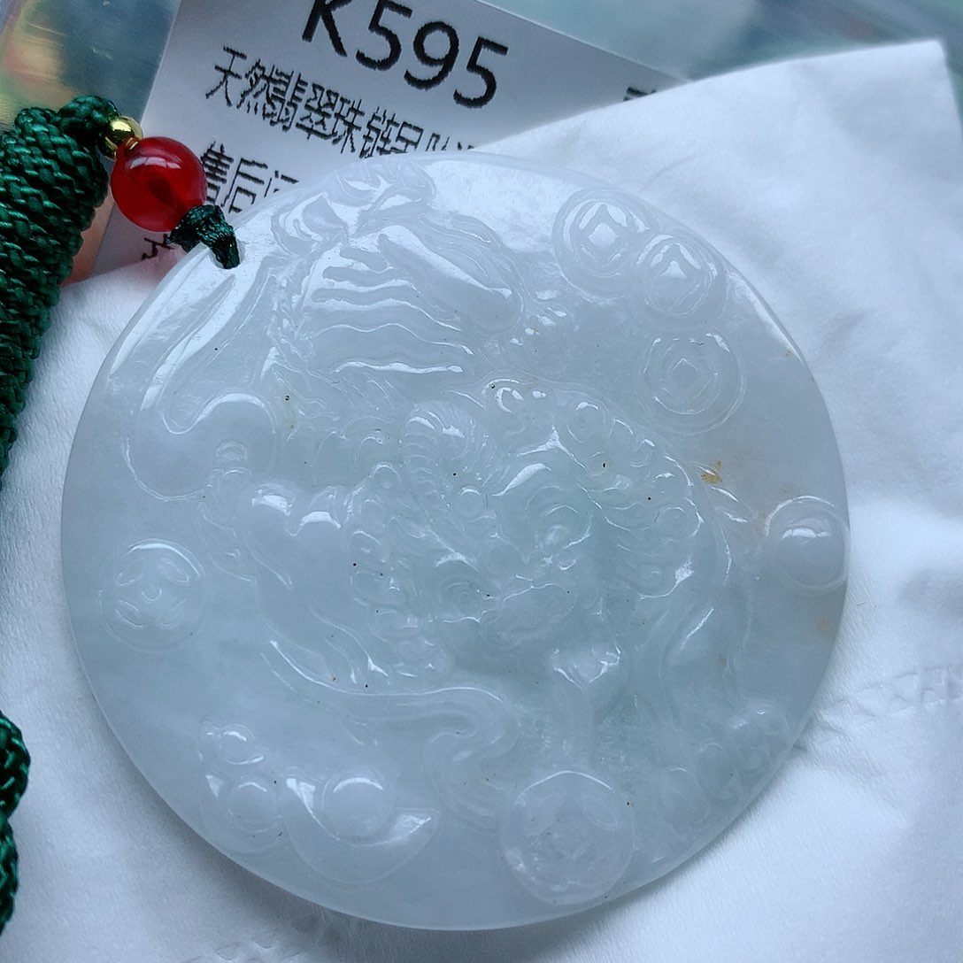 翡翠颈饰未镶嵌牌子