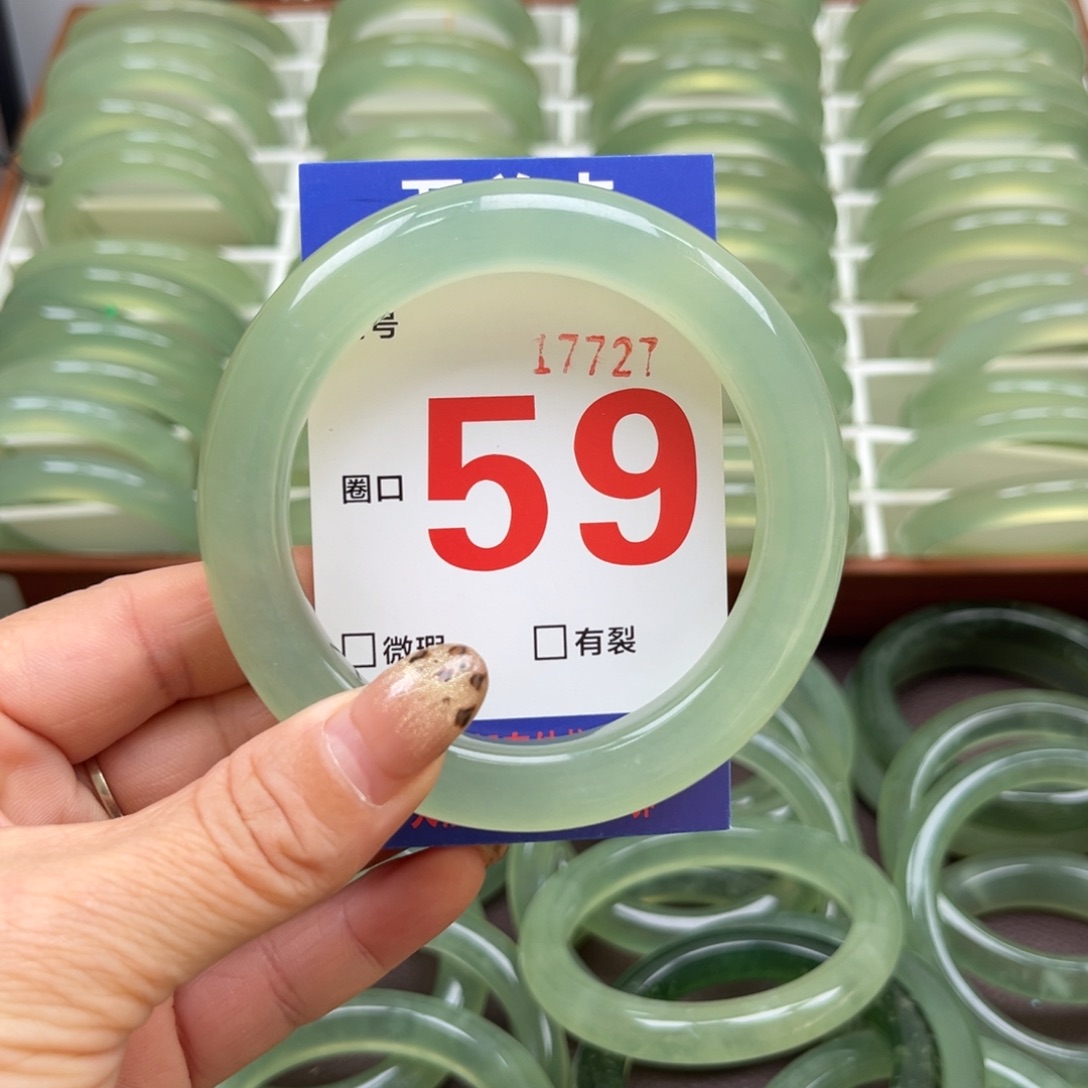 玥***鸣蛇纹石玉未镶嵌手镯