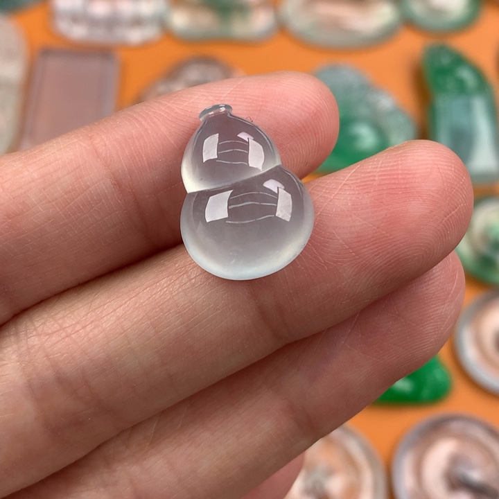 翡翠挂件未镶嵌….