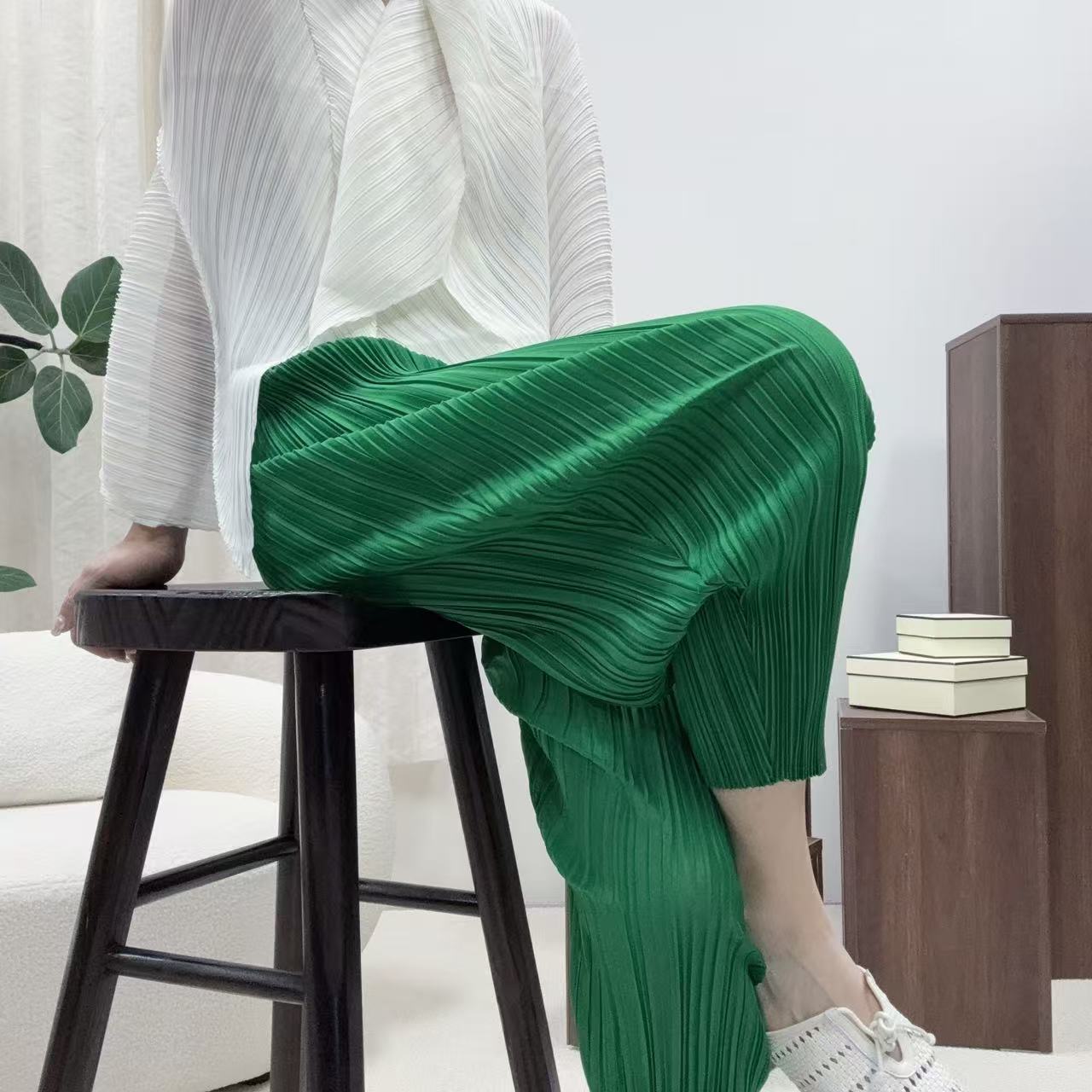 语莫-简奢褶皱减龄显百搭薄款宽松春夏秋时尚瘦休闲小脚裤