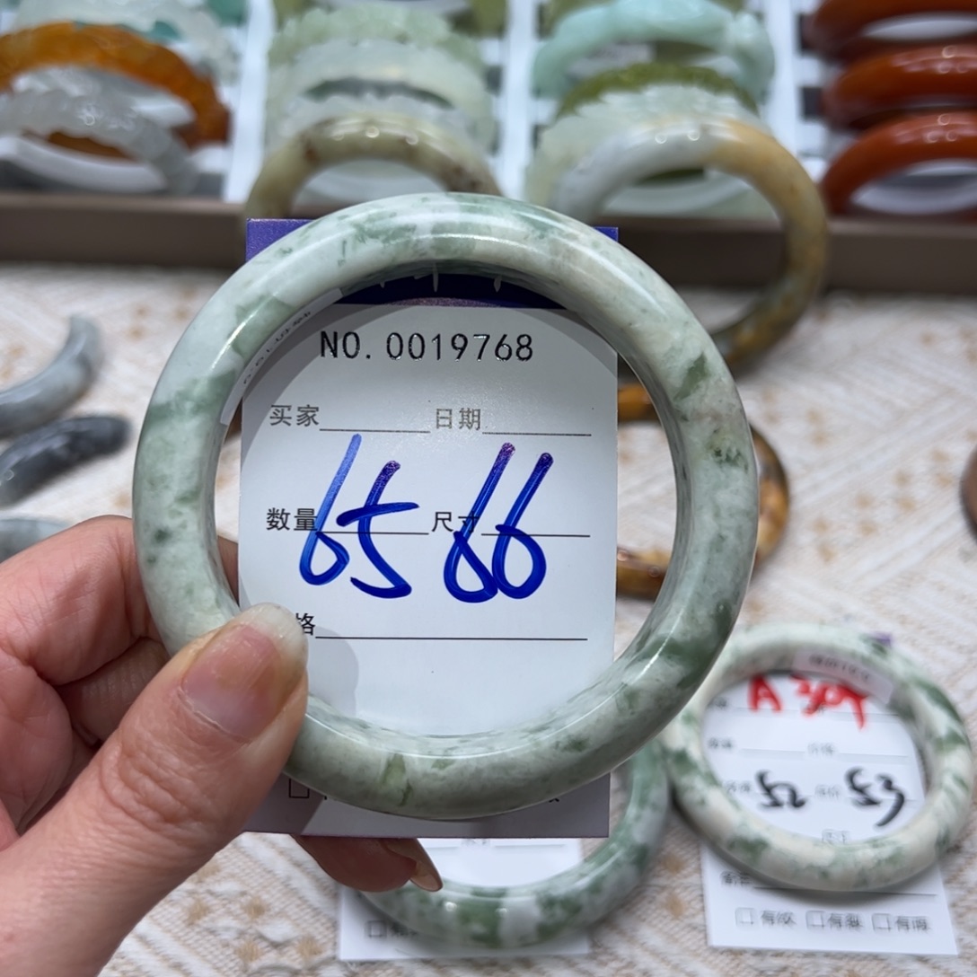 爱****蛇纹石玉未镶嵌手镯