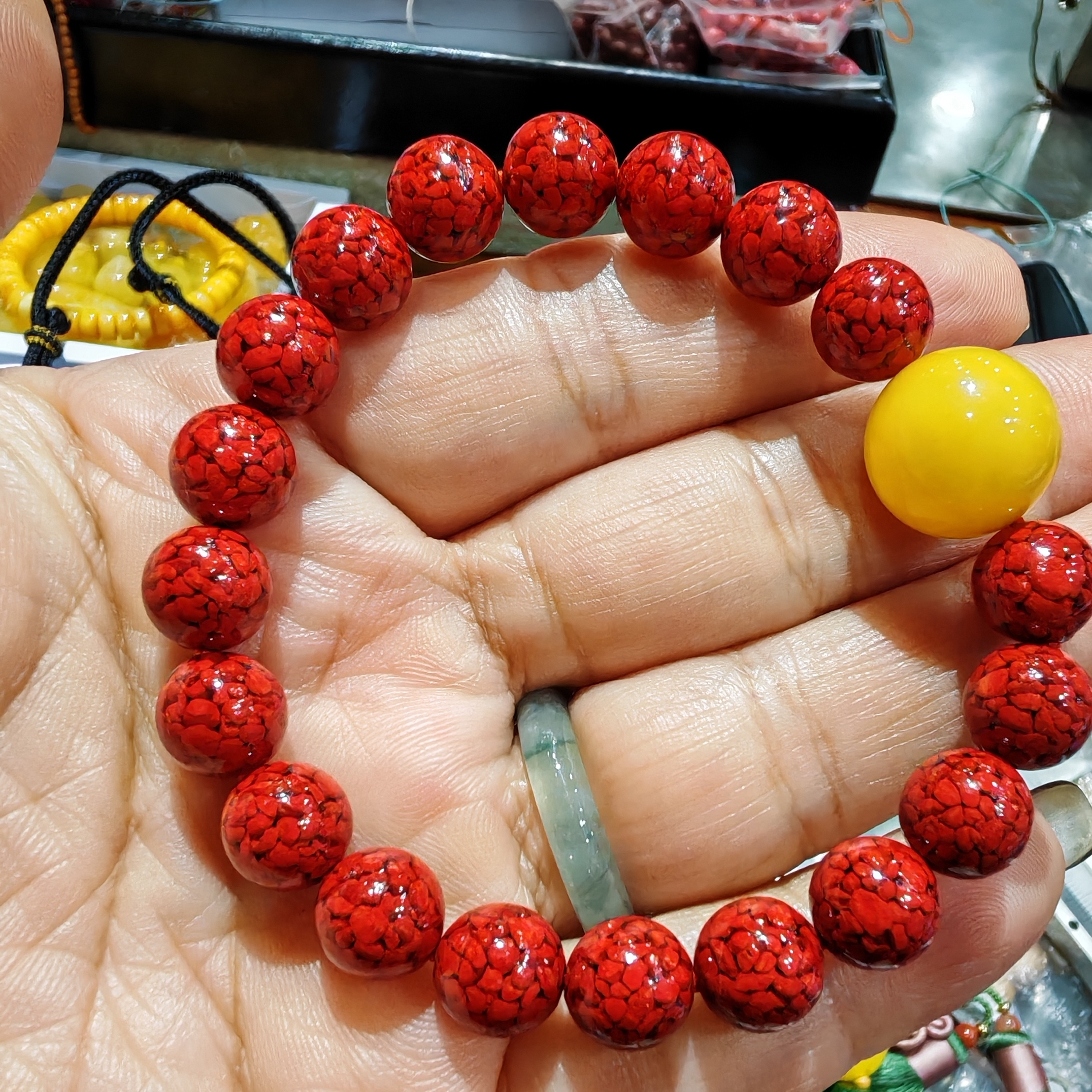 含辰砂工艺品原矿晶体辰砂手串