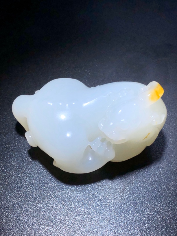 和田玉回头貔貅守护