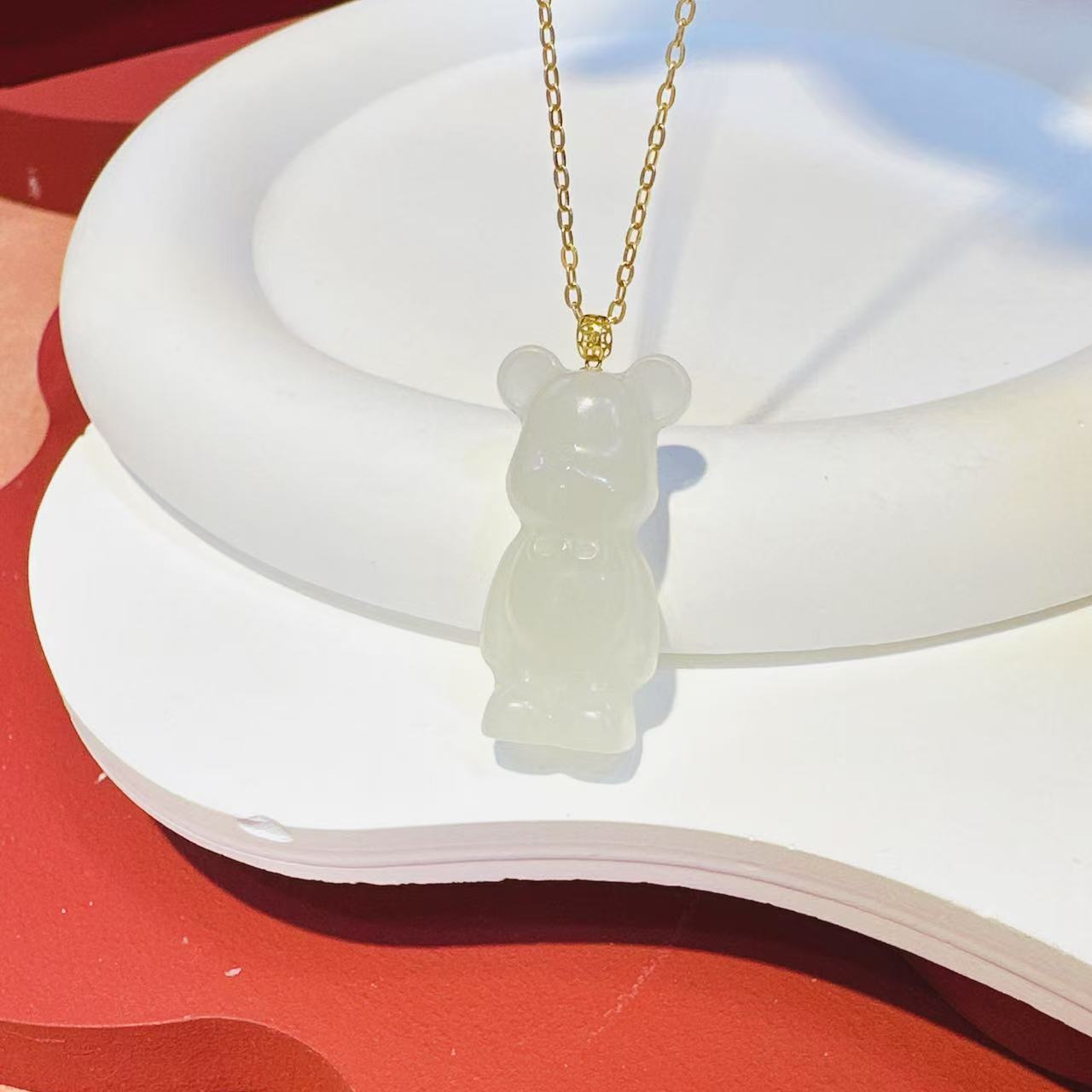 18K金镶嵌扣头30*14*11mm白玉小熊HNZ3752