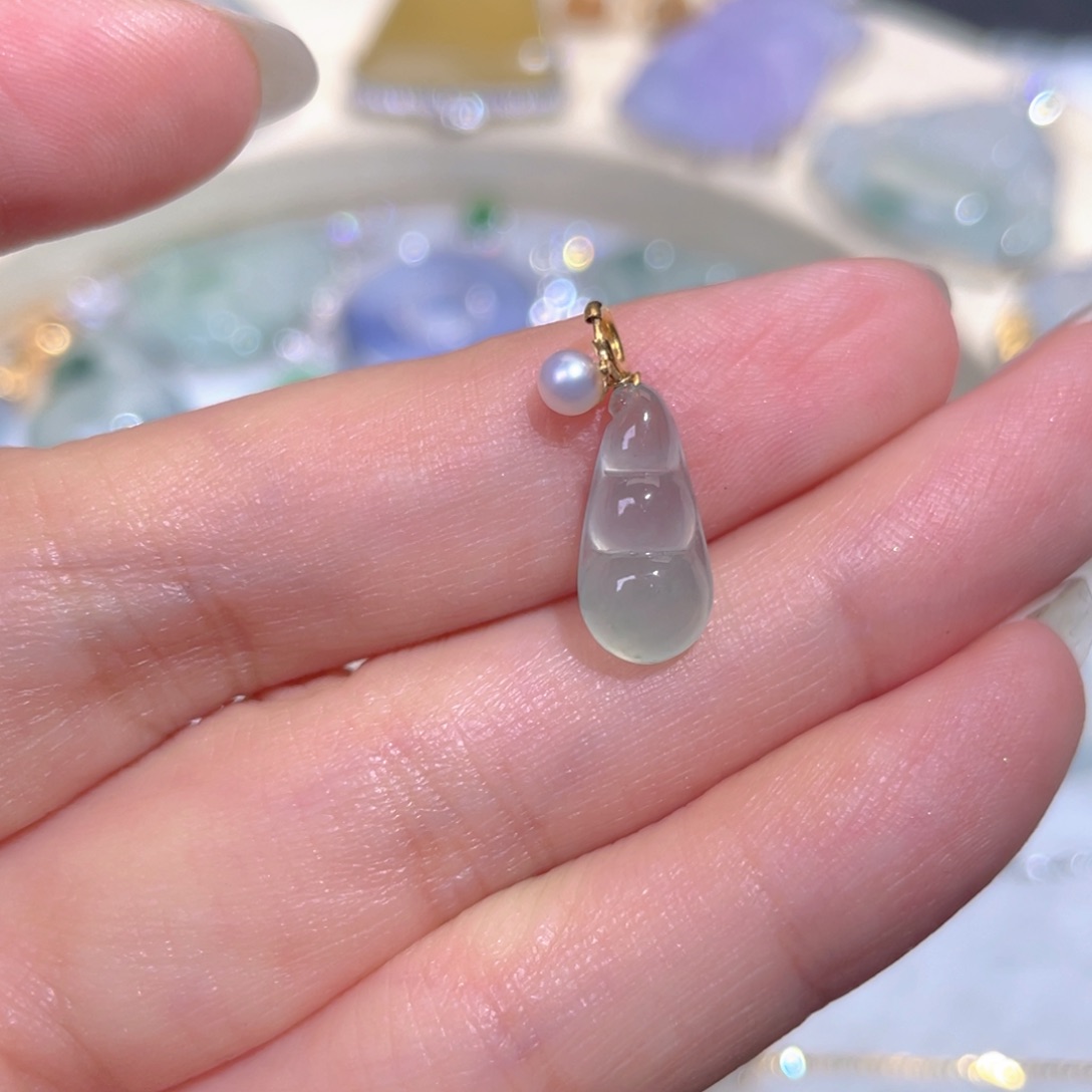 颈饰18K金镶嵌翡翠翡翠