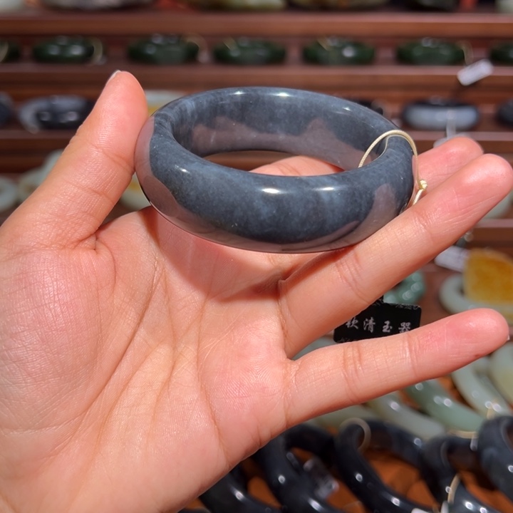 和田玉（墨玉）未镶嵌手镯聚墨青花