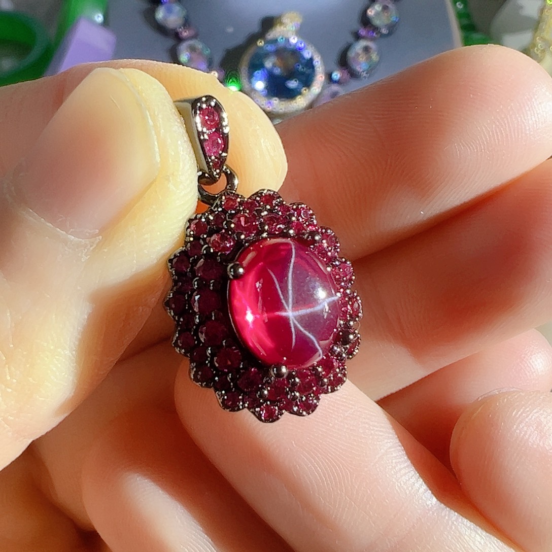 花岗石钨合金红色蓝色吊坠