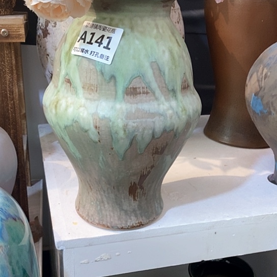 瓶景德镇陶瓷。景德镇陶瓷