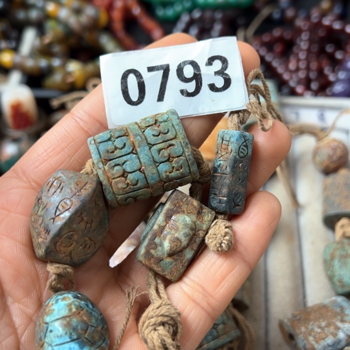 和田玉（糖玉）颈饰未镶嵌想*松