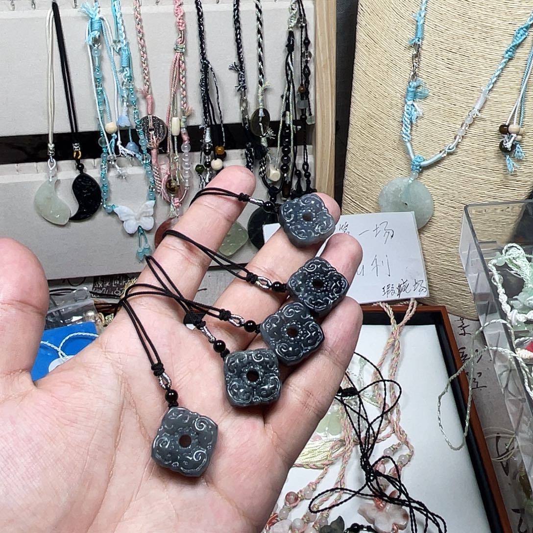 蛇纹石玉合金颈饰