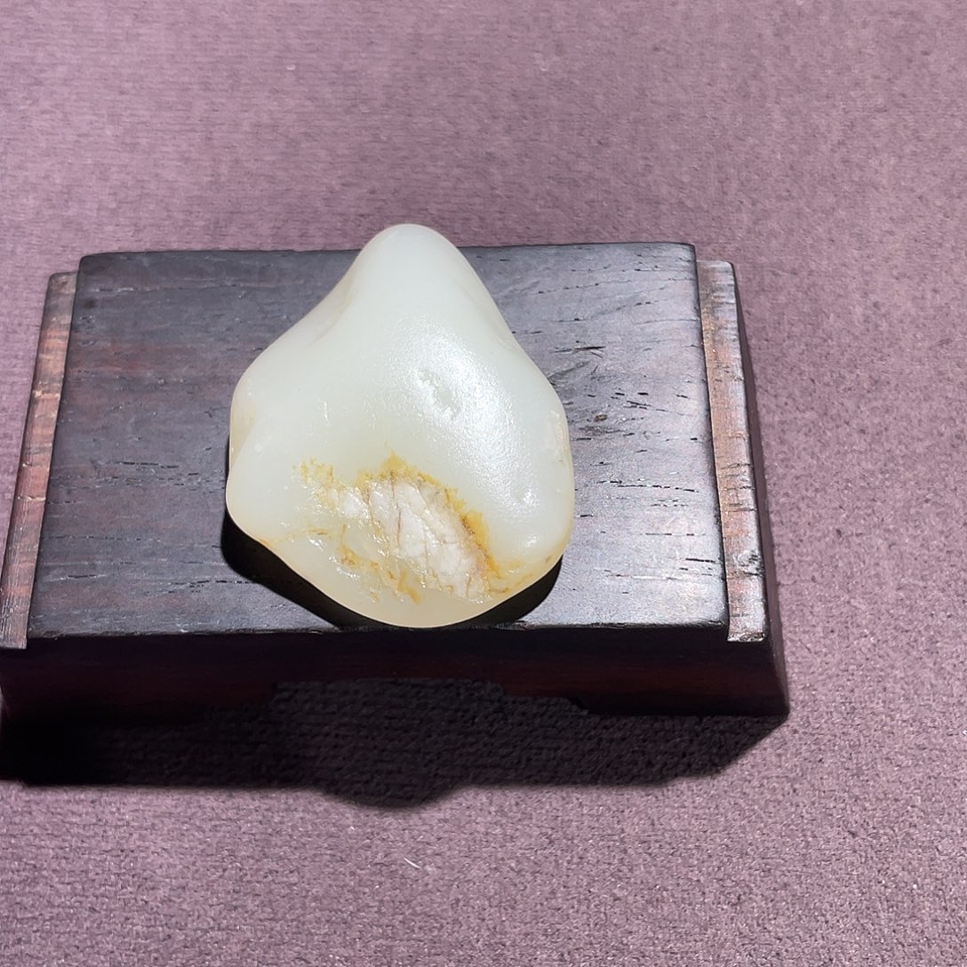 和田玉未镶嵌把件