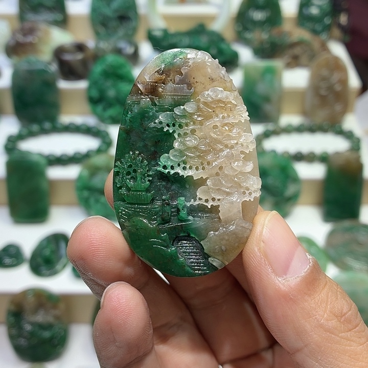 独山玉未镶嵌颈饰品质山水牌