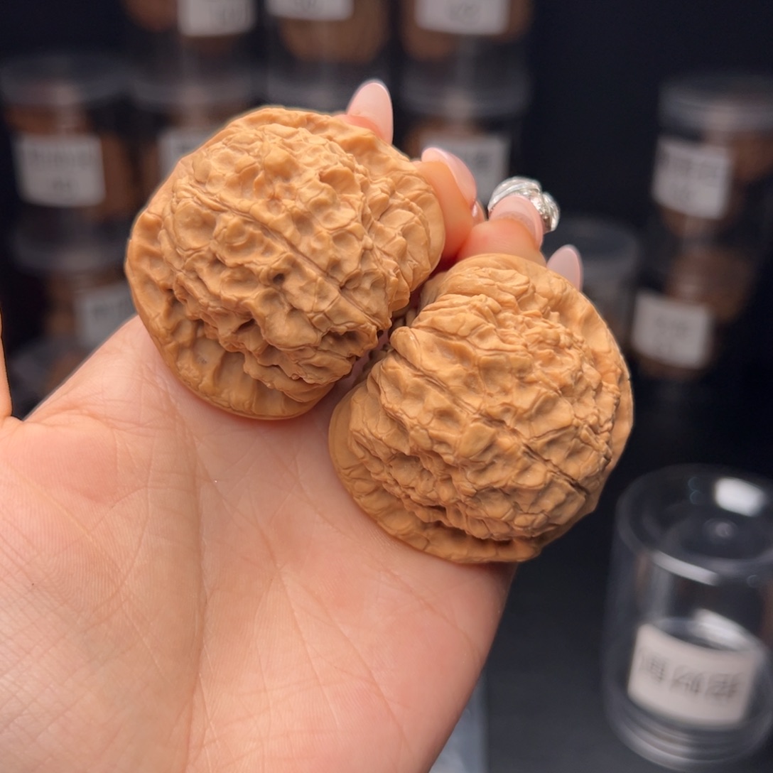 文玩核桃吊坠秀****哥龙鼎