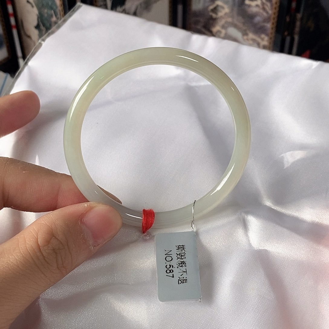 翡翠未镶嵌手镯（圆镯）