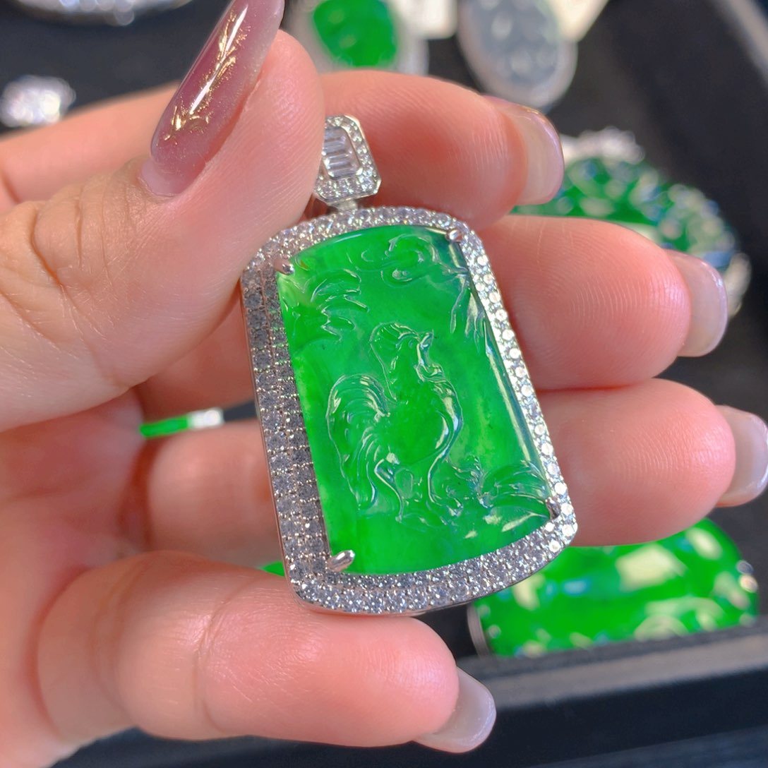 翡翠颈饰未镶嵌翡翠