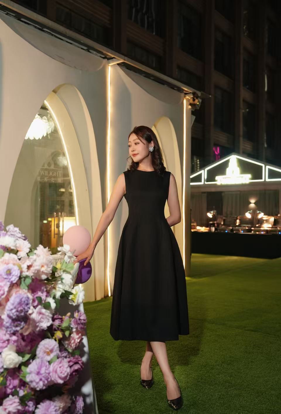 2025年收腰无袖连衣裙