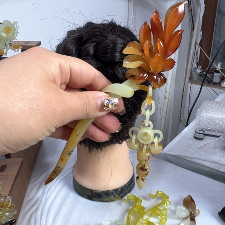 定制蛇纹石玉墨*蝶毛货发饰