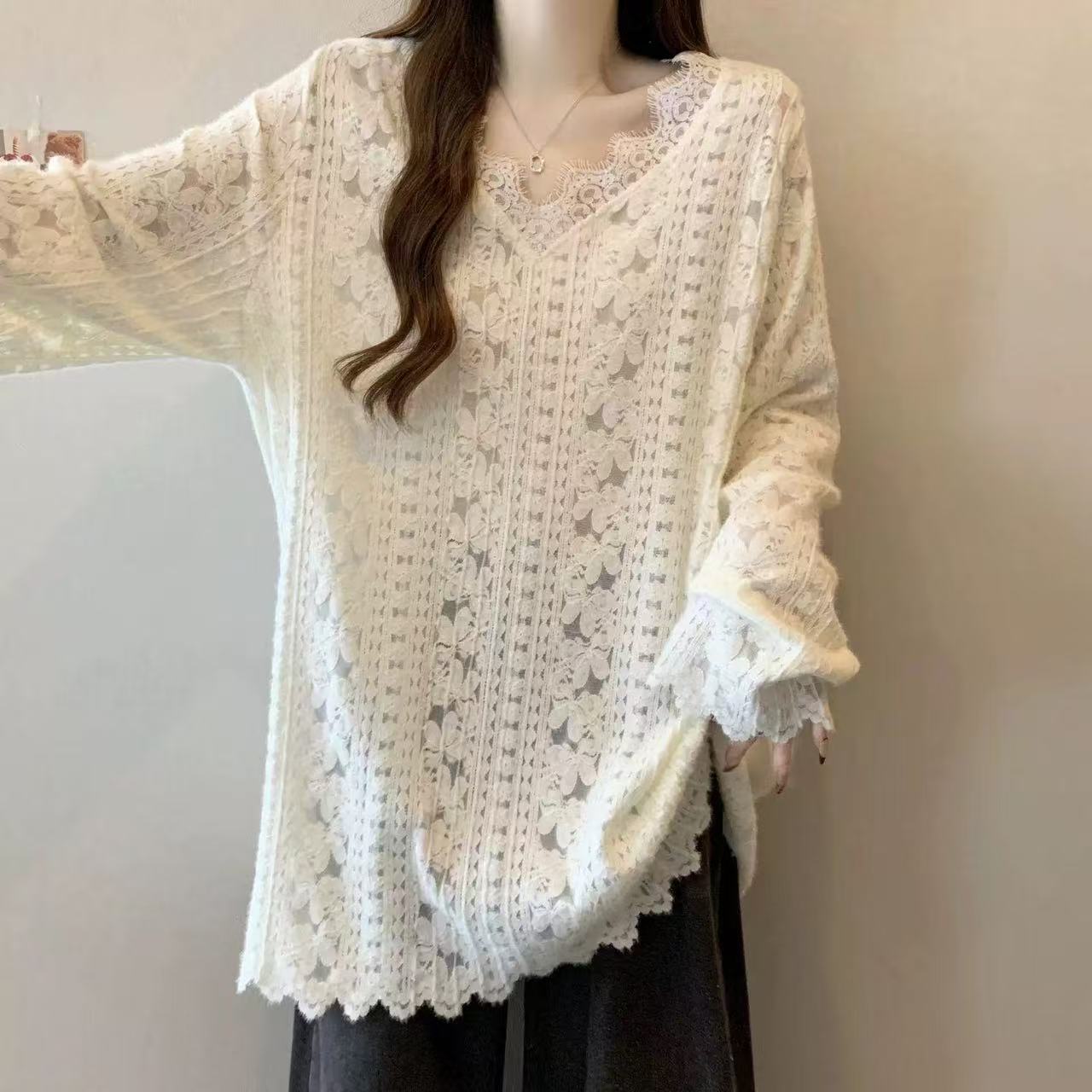 小雅姐姐  早春洋气V领蕾丝高级感休闲打底T恤衫IO92