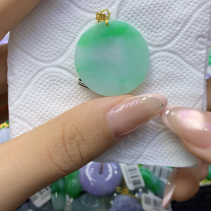 颈饰18K金镶嵌翡翠