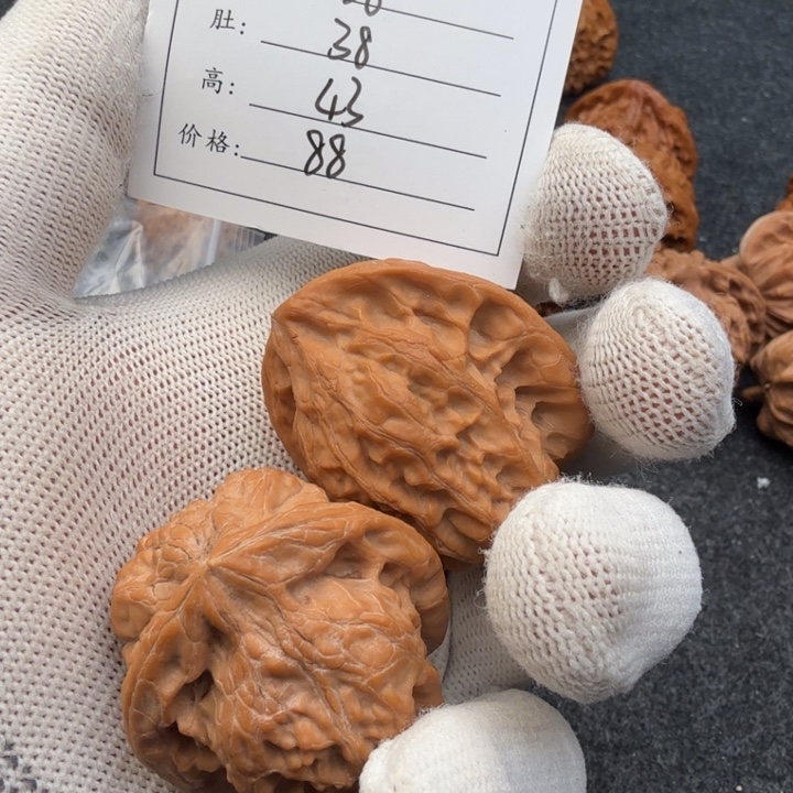 金****把件文玩核桃野生原树罗汉175